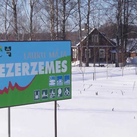 Nirza Ezerzemesゲストハウス エクステリア 写真