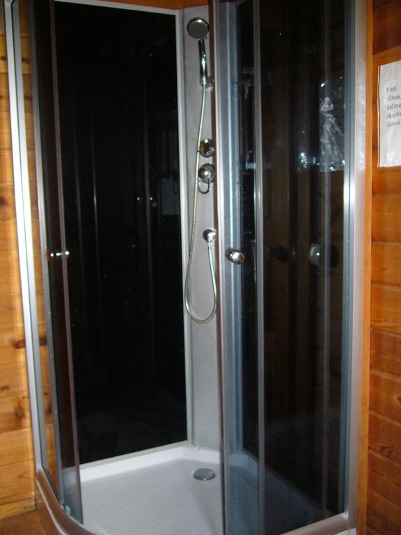 Nirza Ezerzemesゲストハウス 部屋 写真